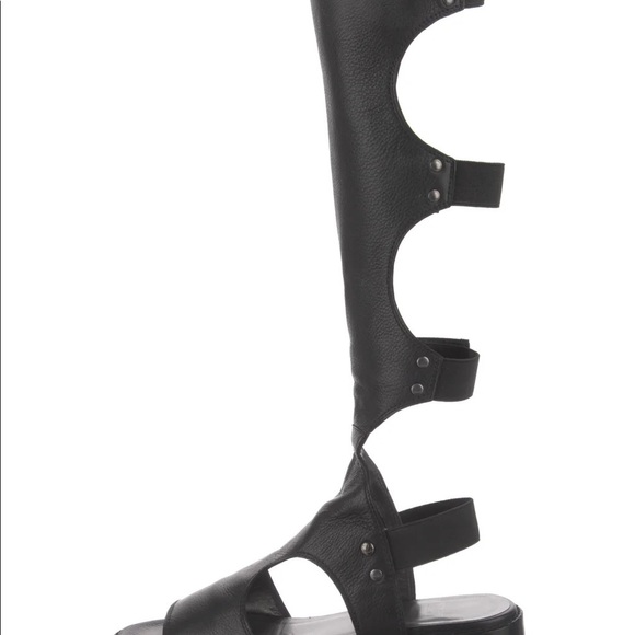 Stuart Weitzman Backview Leather Gladiator Shoes - Picture 3 of 7